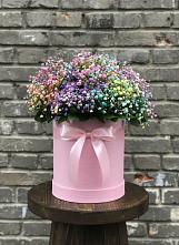 Цветочная композиция из Гипсофила и Розы в шляпной коробке в Нестеровской