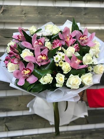 Букет цветов из: Розы и Хризантемы в Нестеровской