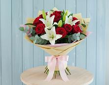 Букет цветов из:  Лилии и Розы в Нестеровской