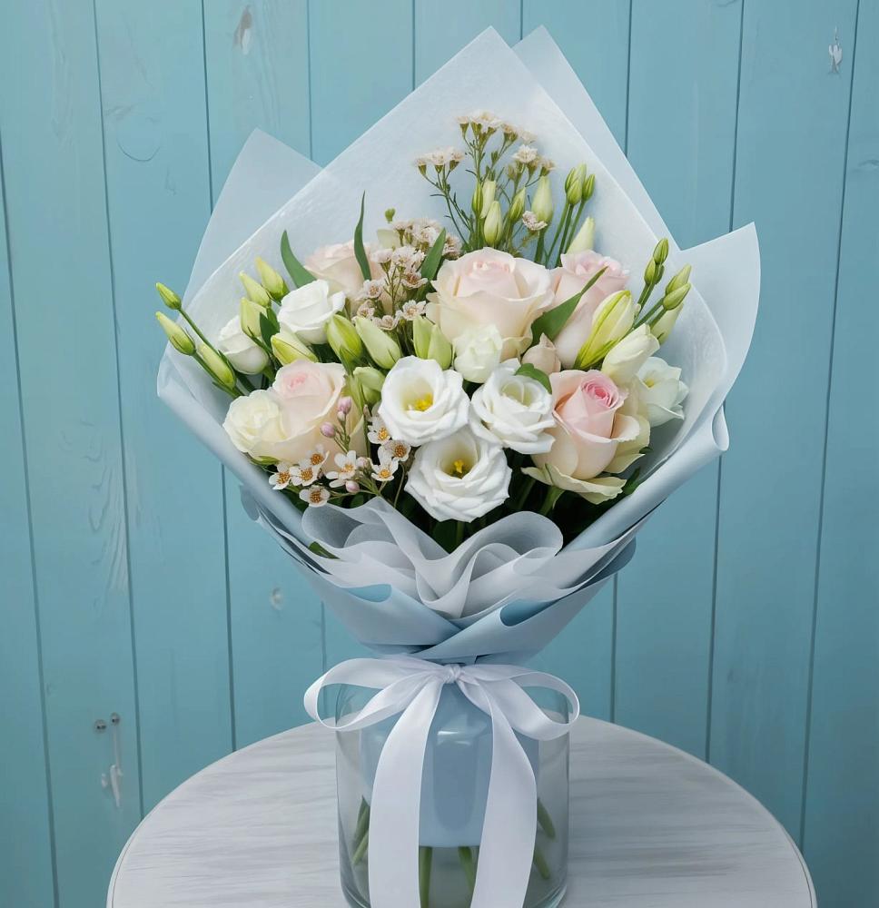 Букет цветов из: Розы и Лизиантусы в Нестеровской