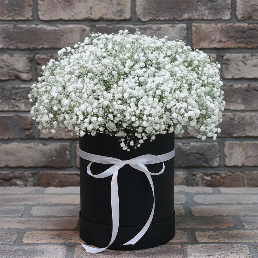 Цветочная композиция из Гипсофила в шляпной коробке в Нестеровской