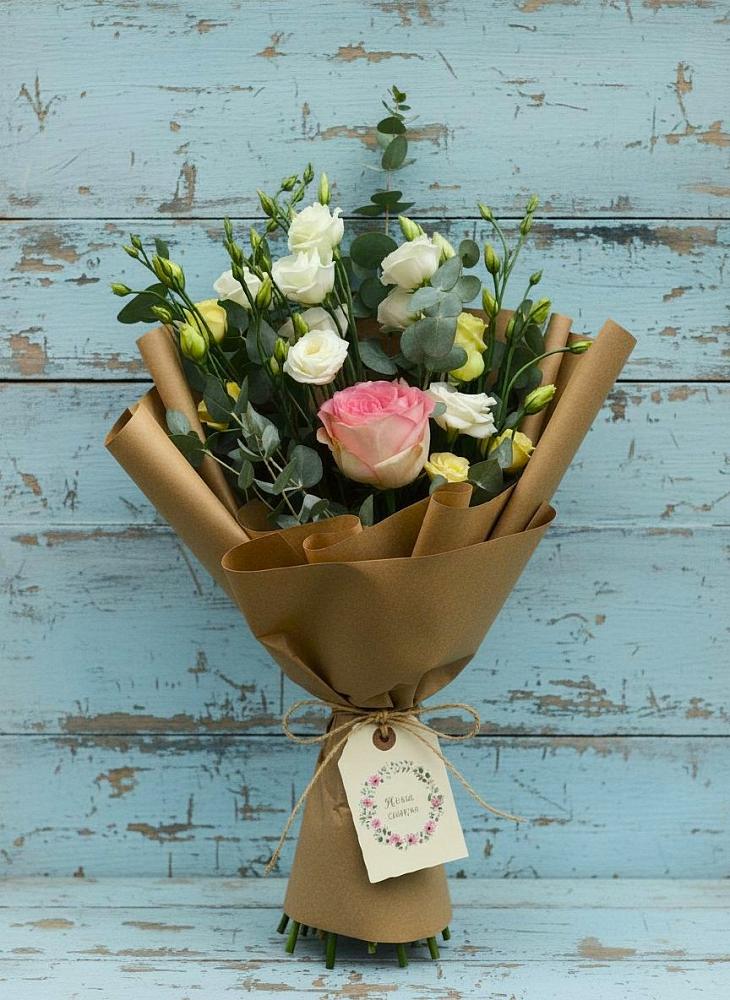 Букет цветов из: Розы и Лизиантусы в Нестеровской