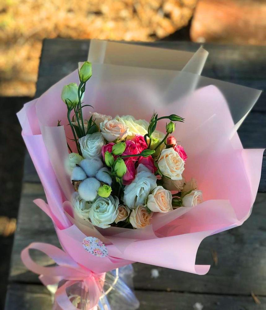 Букет цветов из: Розы и Лизиантусы в Нестеровской