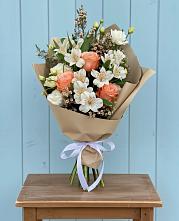 Букет цветов из:  Альстромерии, Лизиантусы, Розы и Хризантемы в Нестеровской