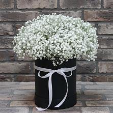 Цветочная композиция из Гипсофила в шляпной коробке в Нестеровской